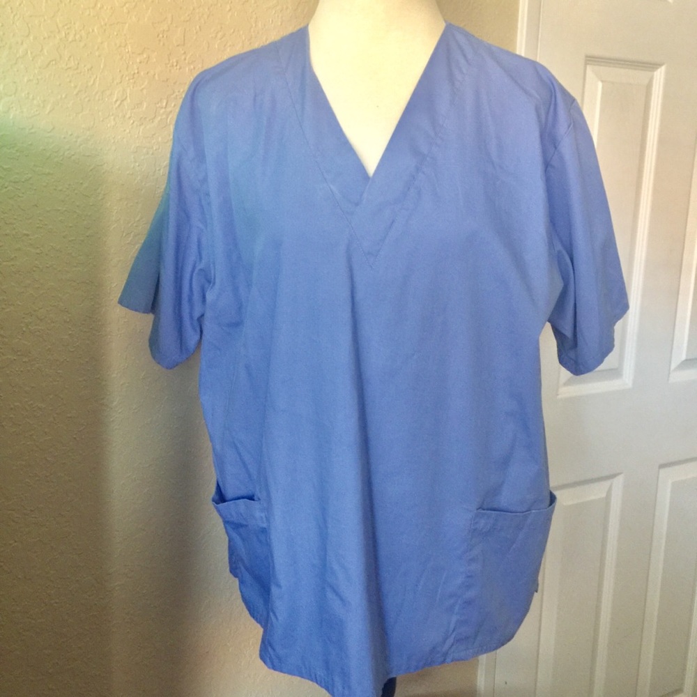Woman’s Blue Scrub Top. Large. 💙